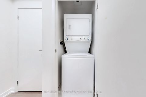 Photo 17 at 902 - 89 Dunfield Avenue, Mount Pleasant West, Toronto