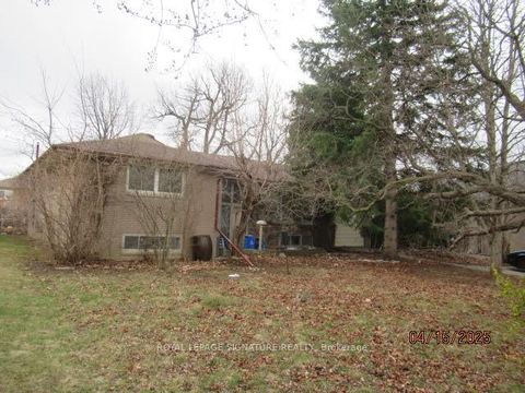 Photo 3 at 33 Lancer Drive, Maple, Vaughan