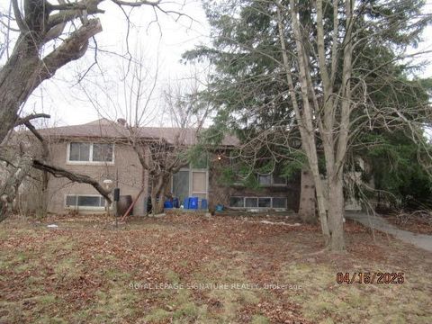 Photo 4 at 33 Lancer Drive, Maple, Vaughan