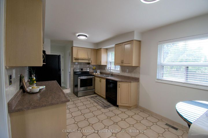 Photo 15 at 54 Avonwick Gate, Donalda, Toronto