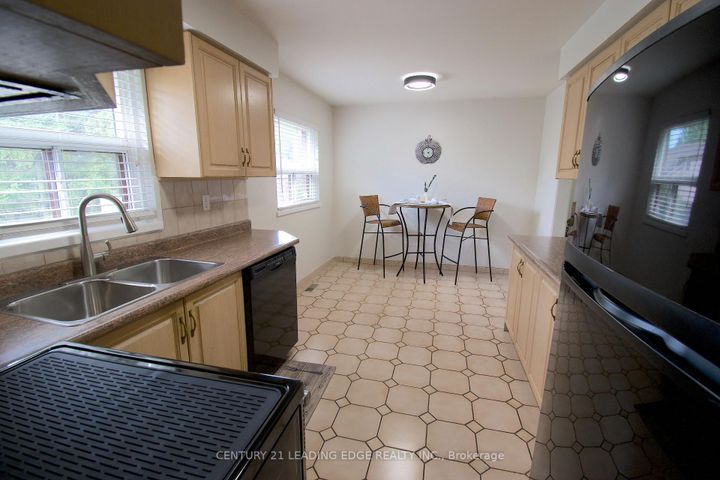 Photo 16 at 54 Avonwick Gate, Donalda, Toronto