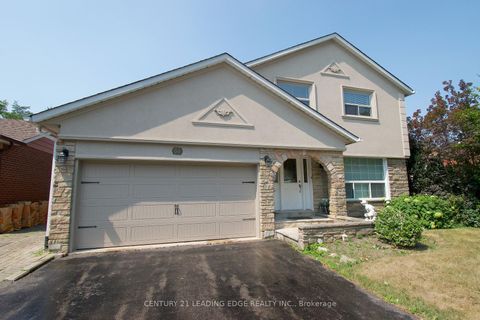 Photo 2 at 54 Avonwick Gate, Donalda, Toronto