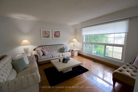 Photo 9 at 54 Avonwick Gate, Donalda, Toronto