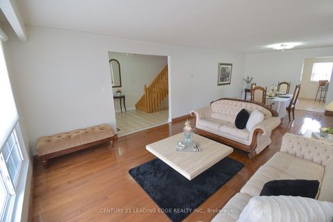 Photo 10 at 54 Avonwick Gate, Donalda, Toronto