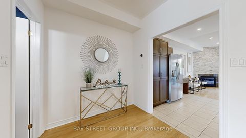 Photo 7 at 3 - 700 Summeridge Drive, Patterson, Vaughan