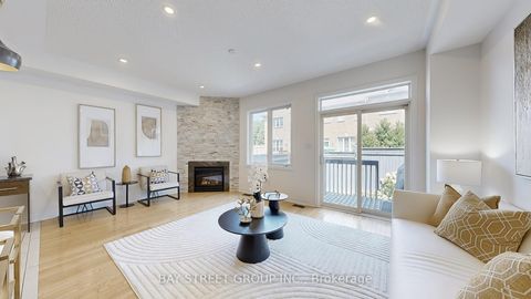 Photo 11 at 3 - 700 Summeridge Drive, Patterson, Vaughan