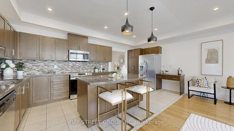 Photo 12 at 3 - 700 Summeridge Drive, Patterson, Vaughan