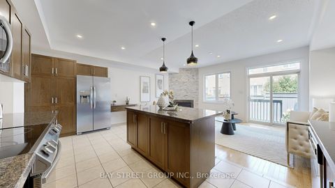 Photo 14 at 3 - 700 Summeridge Drive, Patterson, Vaughan