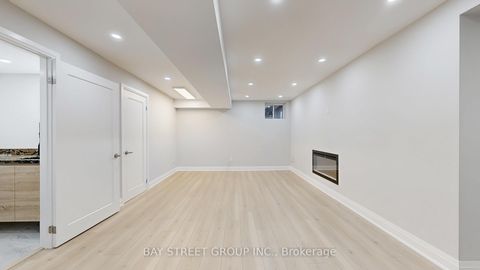 Photo 34 at 3 - 700 Summeridge Drive, Patterson, Vaughan