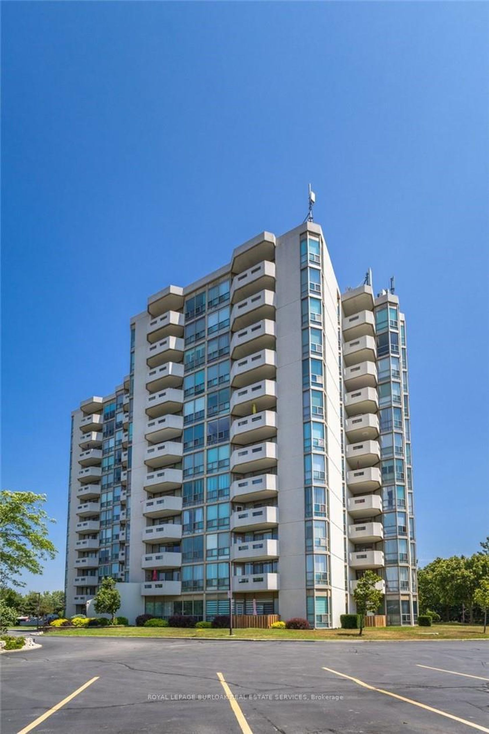 101 - 5070 Pinedale Avenue, Appleby, Burlington by Loree Meneguzzi Real Estate 101 - 5070 Pinedale Avenue, Appleby, Burlington