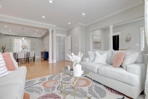 Photo 7 at 2 Aegis Drive, Patterson, Vaughan