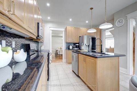 Photo 17 at 2 Aegis Drive, Patterson, Vaughan