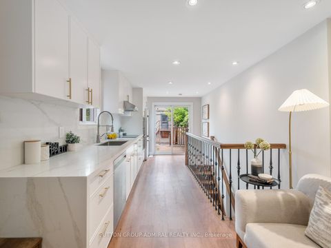 Photo 12 at 398 Crawford Street, Bellwoods, Toronto