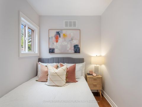 Photo 24 at 398 Crawford Street, Bellwoods, Toronto