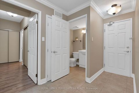 Photo 3 at 113 - 309 Major Mackenzie Drive E, Harding, Richmond Hill