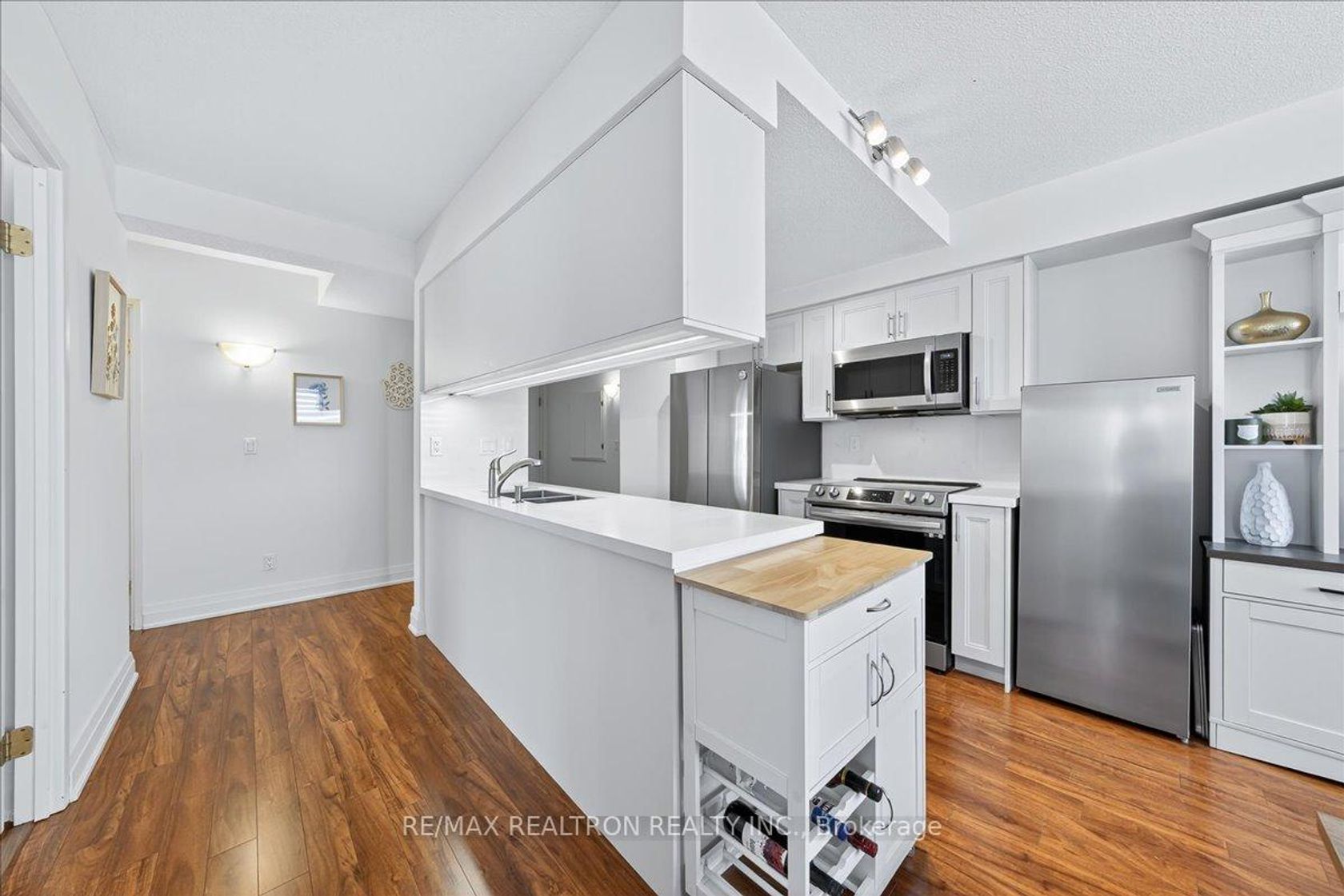 502 - 35 Hunt Avenue, Mill Pond, Richmond Hill 