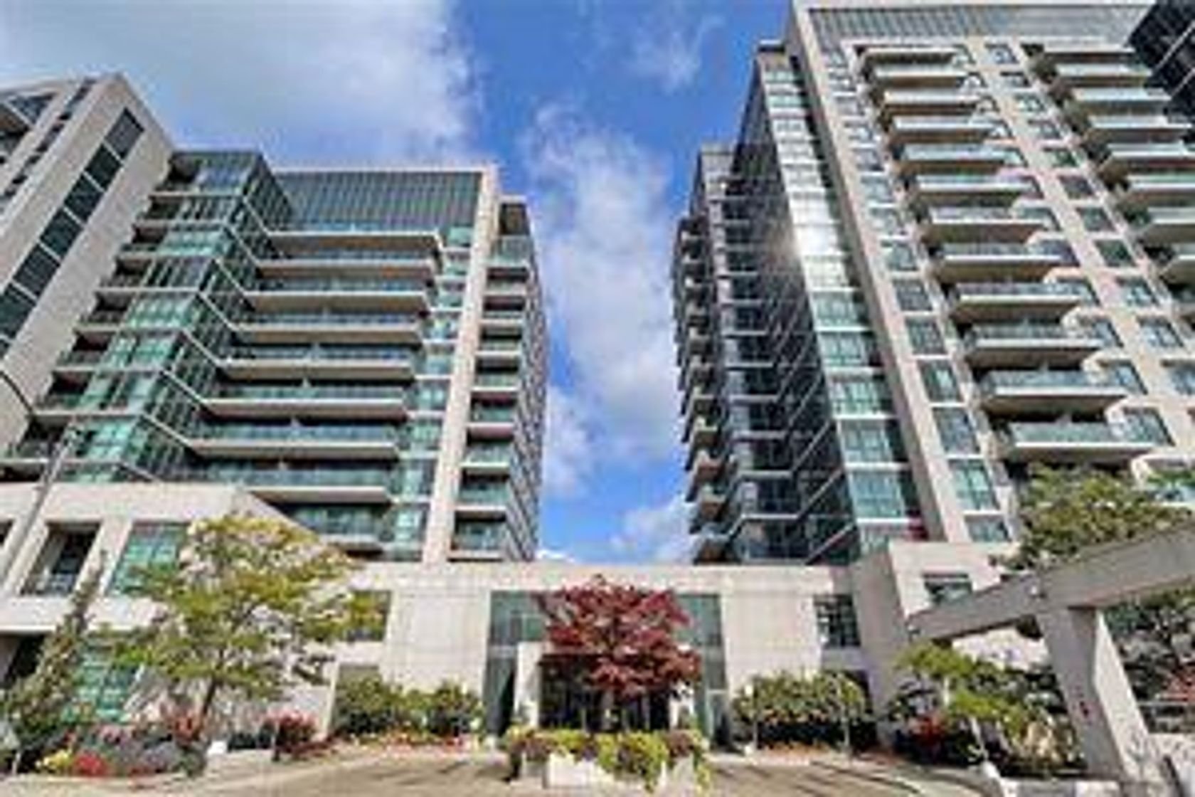 Ph09 - 35 Brian Peck Crescent, Thorncliffe Park, Toronto by Loree Meneguzzi Real Estate Ph09 - 35 Brian Peck Crescent, Thorncliffe Park, Toronto