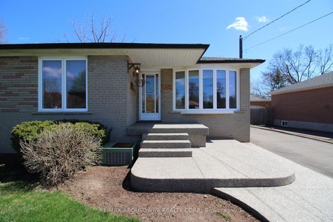 Photo 3 at 2054 Bridge Road, WO West, Oakville