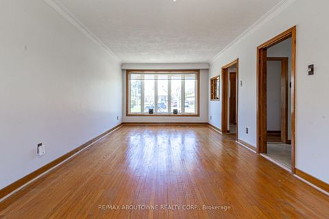 Photo 6 at 2054 Bridge Road, WO West, Oakville