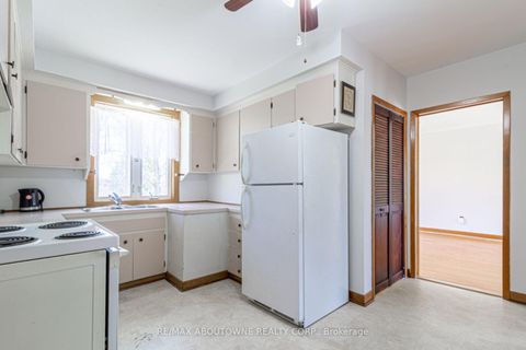 Photo 8 at 2054 Bridge Road, WO West, Oakville
