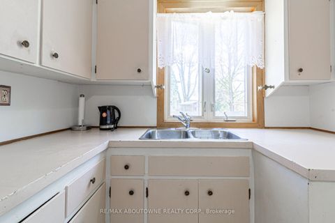 Photo 9 at 2054 Bridge Road, WO West, Oakville