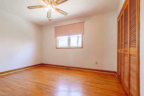 Photo 12 at 2054 Bridge Road, WO West, Oakville