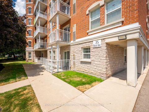 Photo 2 at 503 - 35 Hunt Avenue, Mill Pond, Richmond Hill