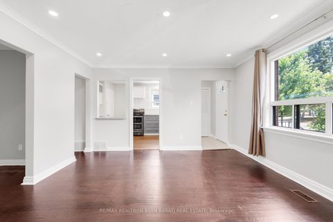 Photo 2 at 36 Cobden Street, Willowdale West, Toronto