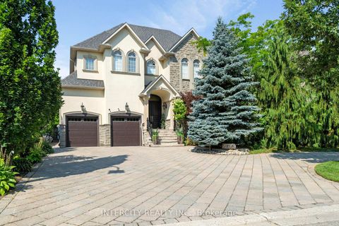 Photo 1 at 118 Park Ridge Drive, Kleinburg, Vaughan