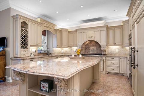 Photo 9 at 118 Park Ridge Drive, Kleinburg, Vaughan