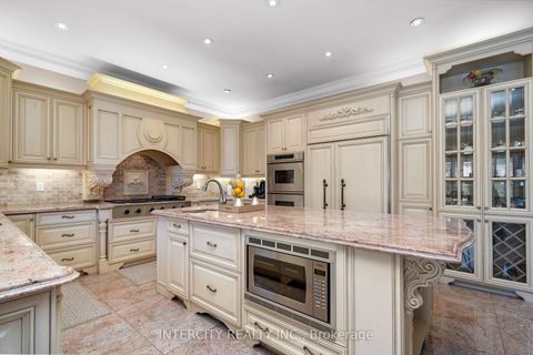 Photo 10 at 118 Park Ridge Drive, Kleinburg, Vaughan