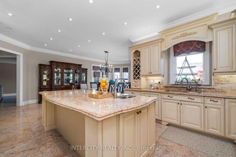 Photo 12 at 118 Park Ridge Drive, Kleinburg, Vaughan
