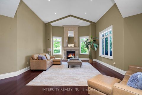 Photo 16 at 118 Park Ridge Drive, Kleinburg, Vaughan