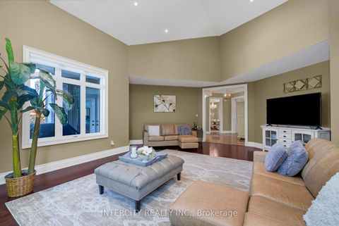 Photo 17 at 118 Park Ridge Drive, Kleinburg, Vaughan