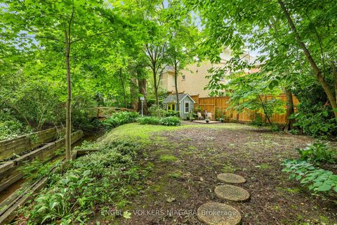 Photo 4 at 109 Centre Street, Yorkhill, Vaughan