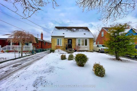 Photo 1 at 17 Athabaska Avenue, Newtonbrook East, Toronto
