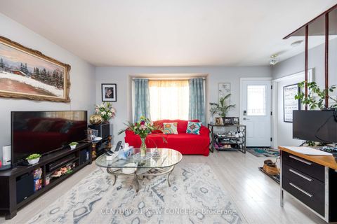 Photo 7 at 17 Athabaska Avenue, Newtonbrook East, Toronto