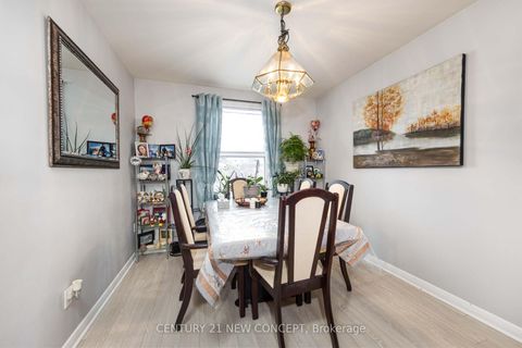 Photo 10 at 17 Athabaska Avenue, Newtonbrook East, Toronto