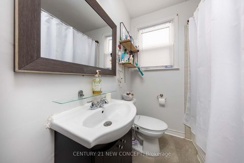 Photo 11 at 17 Athabaska Avenue, Newtonbrook East, Toronto