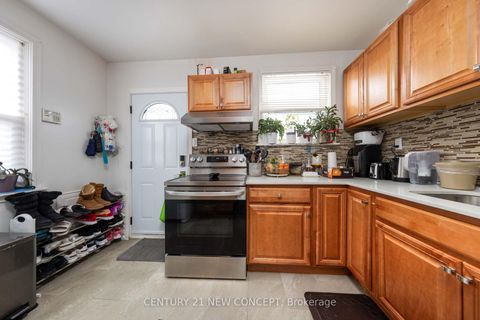 Photo 14 at 17 Athabaska Avenue, Newtonbrook East, Toronto