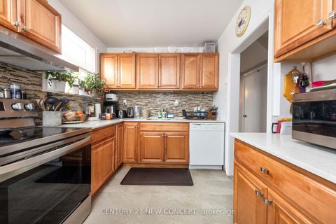 Photo 16 at 17 Athabaska Avenue, Newtonbrook East, Toronto