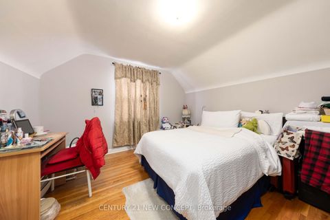 Photo 21 at 17 Athabaska Avenue, Newtonbrook East, Toronto