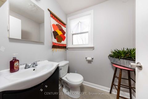 Photo 22 at 17 Athabaska Avenue, Newtonbrook East, Toronto