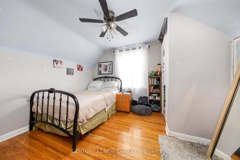 Photo 23 at 17 Athabaska Avenue, Newtonbrook East, Toronto