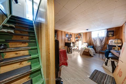 Photo 26 at 17 Athabaska Avenue, Newtonbrook East, Toronto