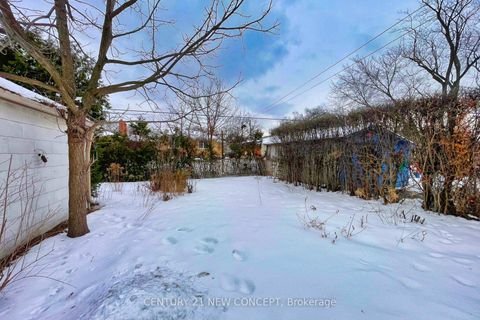 Photo 36 at 17 Athabaska Avenue, Newtonbrook East, Toronto