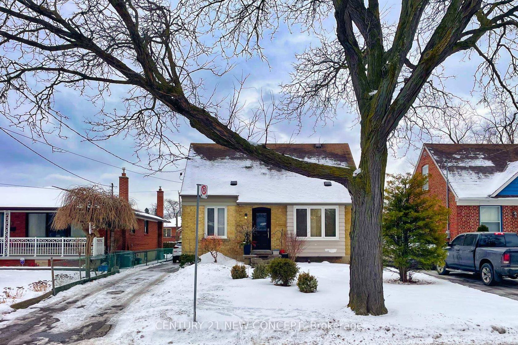 17 Athabaska Avenue, Newtonbrook East, Toronto 
