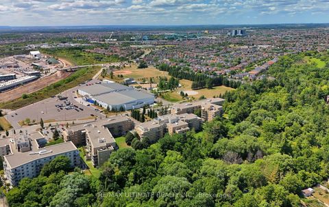 Photo 4 at 307 - 2500 Rutherford Road, Maple, Vaughan Photo 4 at 307 - 2500 Rutherford Road, Maple, Vaughan