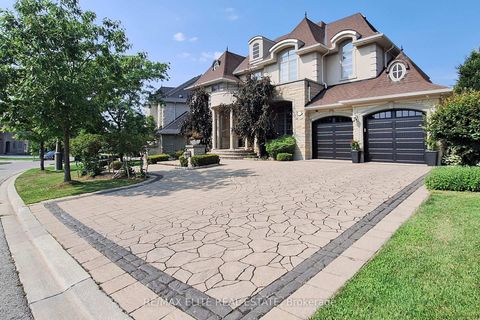 Photo 0 at 59 Carisbrooke Circle, Bayview Southeast, Aurora