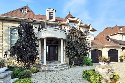 Photo 1 at 59 Carisbrooke Circle, Bayview Southeast, Aurora